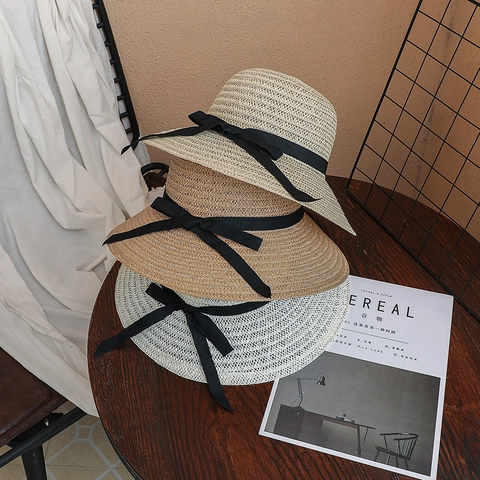 Women Sun Protection Paper Straw Hat Elegant Large Wavy Brim Bucket Hat With Black Bow Ribbon For Summer Beach Vacation