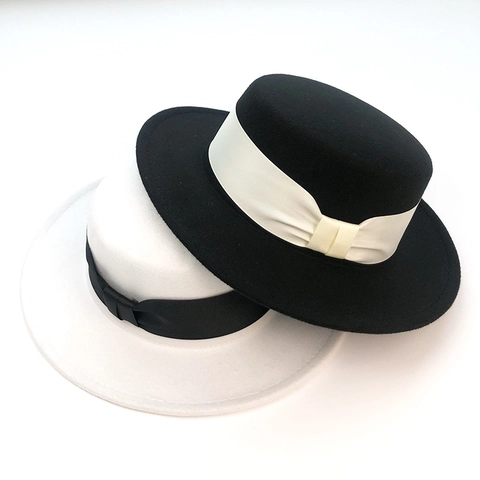Chapeau Canotier Style Vintage Britannique Calotte Plate en Feutre de Laine Fedora à Bords Courts avec Nœud Homme Femme