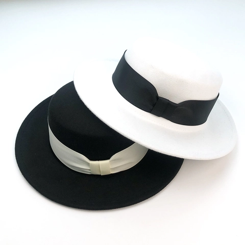 Chapeau Canotier Style Vintage Britannique Calotte Plate en Feutre de Laine Fedora à Bords Courts avec Nœud Homme Femme