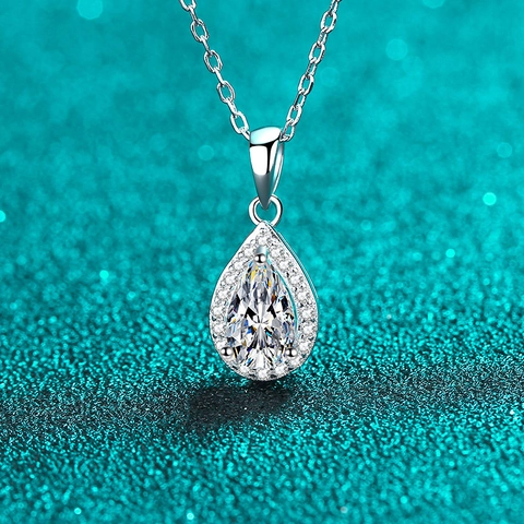 Collana in Argento Sterling 925 da Donna con Pendente a Goccia in Moissanite e Zirconia con Taglio a Pera Intarsiato