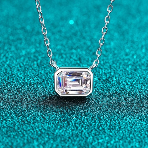 Collier Pendentif en Moissanite Taille Émeraude en Argent Sterling S925 pour Femme Sertissage Clos Moissanite Chaîne Géométrique