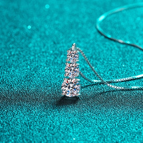 Collier Pendentif Vertical à 3 Pierres en Argent Sterling 925 Moissanite Zirconia 1.8ct pour Femme Bijoux de Mode
