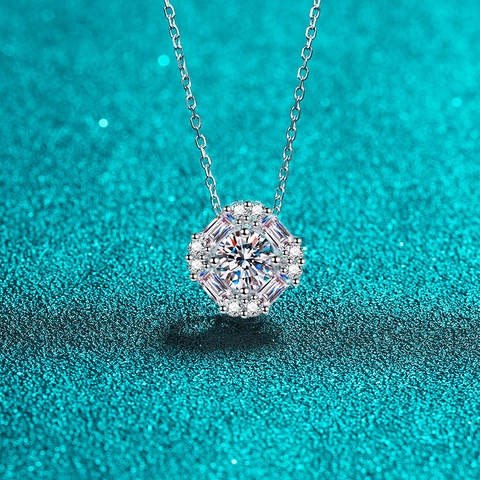 Lussuosa Collana Con Ciondolo in Moissanite Argento Sterling 925 Per Donna 1.62 Carati Taglio Rotondo Halo Gioielli Regalo