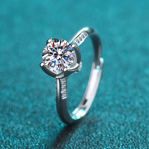 Luxury 925 Sterling Silver Moissanite Ring For Women Sparkling 1ct Zirconia Classic Four-Prong Wedding Ring Bridal Jewelry Gift