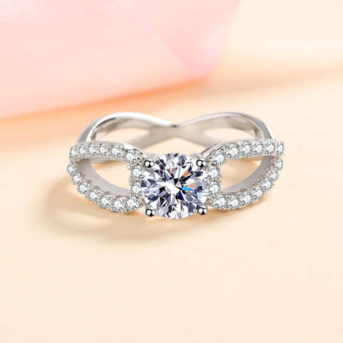 925 Sterling Silver Moissanite Ring For Women 1 Carat Round Brilliant Cut Infinity Twist Band Engagement Wedding Ring