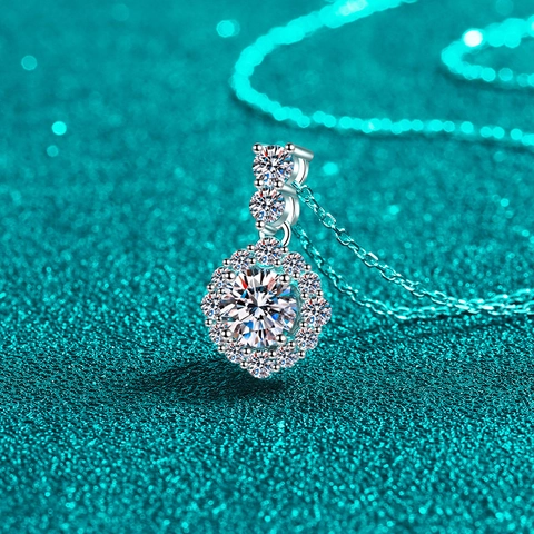 925 Sterling Silver Moissanite Zirconia Round Halo Pendant Necklace Simple Fashion Jewelry For Women Elegant Daily Wear Accessory Gift