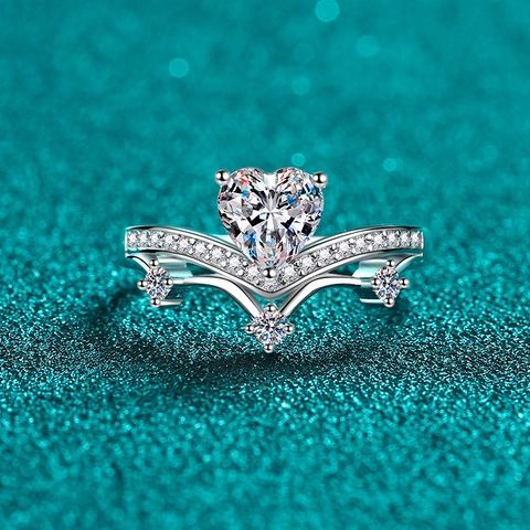 Anello in Argento Sterling 925 con Moissanite a Cuore per Donna Elegante Corona a V con Zirconia Regalo di San Valentino