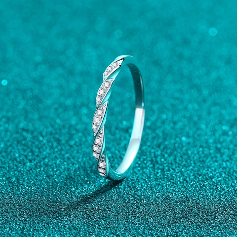 Anillo de Banda Trenzada de Plata de Ley 925 con Moissanita para Mujer Minimalista Ondulado Pavé Estrellado Anillo de Joyería de Moda