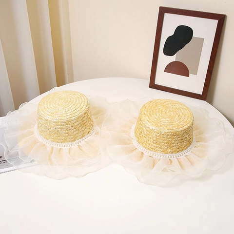 Elegante Cappello di Paglia da Donna Francese Con Perle Artificiali Mesh di Organza Tesa Larga Flat Top Boater Estate Sole