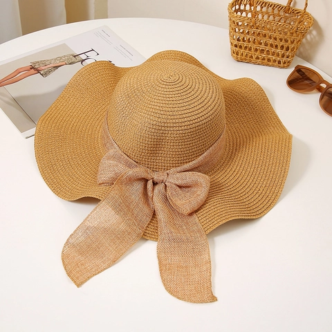 Women Elegant Summer Wide Brim Straw Sun Hat Wavy Edge With Ribbon Bow Artificial Pearl Decor Fashionable Beach Sun Protection Hat