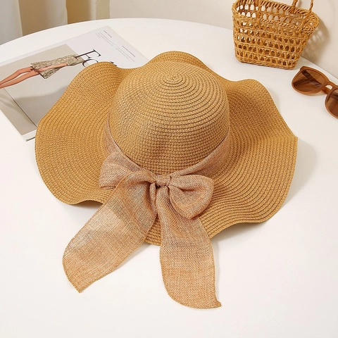 Women Elegant Summer Wide Brim Straw Sun Hat Wavy Edge With Ribbon Bow Artificial Pearl Decor Fashionable Beach Sun Protection Hat