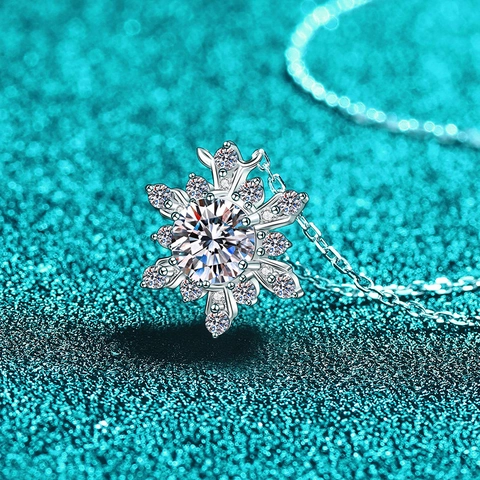 Collana con Pendente a Fiocco di Neve in Argento Sterling 925 Moissanite per Donna Elegante Zirconia Intarsiata Gioielli Regalo