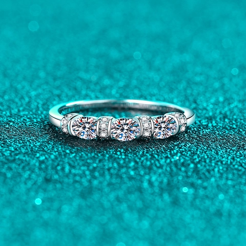 Bague en Argent Sterling S925 Moissanite pour Femme Pavage Exquis Anneau Ovale à Lunette Bijoux Minimalistes Bague de Doigt Cadeau Quotidien