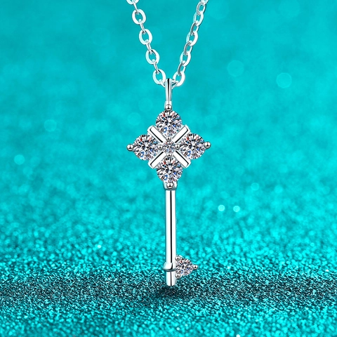 Squisita Collana con Ciondolo a Chiave in Argento Sterling 925 e Moissanite per Donna Elegante Gioiello Minimalista Regalo