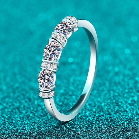 Bague en Argent Sterling S925 Moissanite pour Femme Pavage Exquis Anneau Ovale à Lunette Bijoux Minimalistes Bague de Doigt Cadeau Quotidien