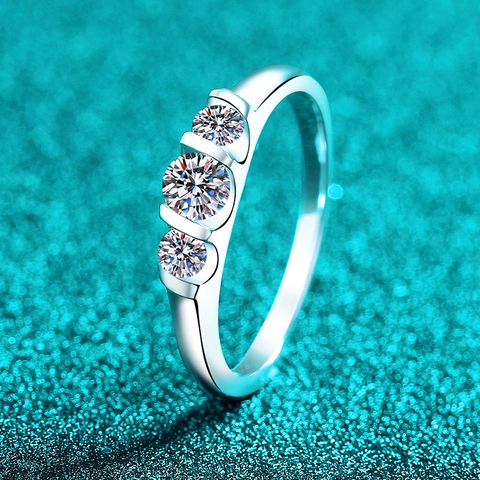 Bague en Argent Sterling 925 Moissanite pour Femme Design Vague à Trois Pierres Style Pendulaire Bague Polie Bijoux Cadeau