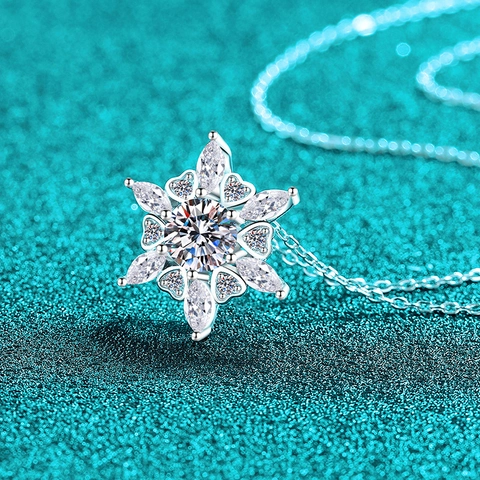 925 Sterling Silver Moissanite Snowflake Pendant Necklace Heart Zirconia Silver Clavicle Chain Jewelry Gift For Women