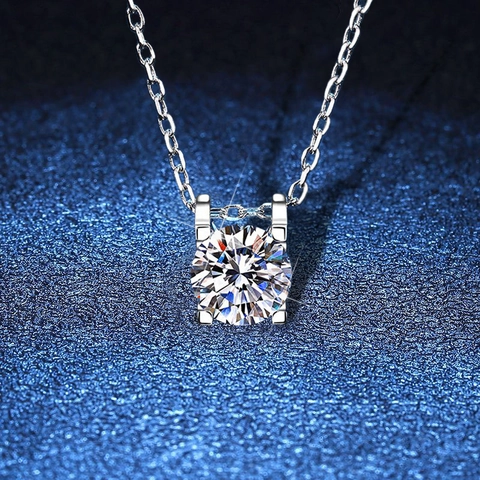Classic Bullhead Moissanite Necklace 925 Sterling Silver Pendant For Women Round Brilliant Cut Diamond Alternative Elegant Jewelry Gift