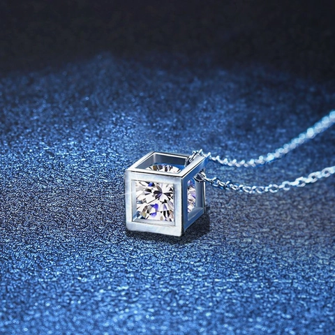 Collier Pendentif Cube Magique en Argent Sterling 925 Moissanite Collier Cube Géométrique Ajouré en Moissanite Bijoux Plaqués Platine pour Femme
