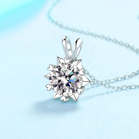 925 Sterling Silver Moissanite Snowflake Pendant Necklace For Women Zirconia Heart Claw Electroplated Fashion Jewelry Gift