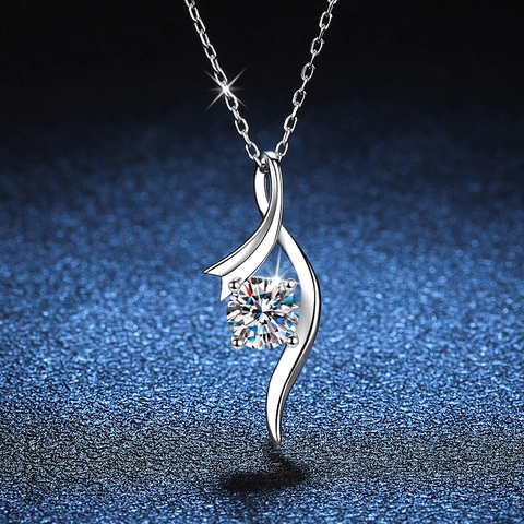 Elegant 925 Sterling Silver Moissanite Pendant Necklace For Women Round Brilliant Cut Ribbon Design Jewelry Anniversary Gift