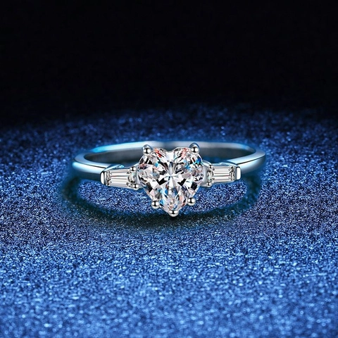 Luxury 925 Sterling Silver Heart Cut Moissanite Ring With Baguette Side Stones Elegant Romantic Wedding Proposal Ring Jewelry For Women