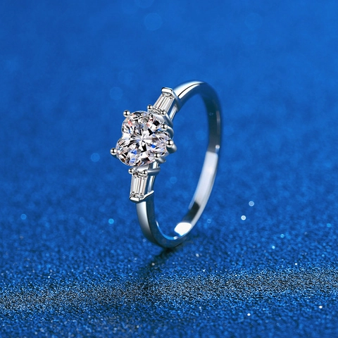 Luxury 925 Sterling Silver Heart Cut Moissanite Ring With Baguette Side Stones Elegant Romantic Wedding Proposal Ring Jewelry For Women
