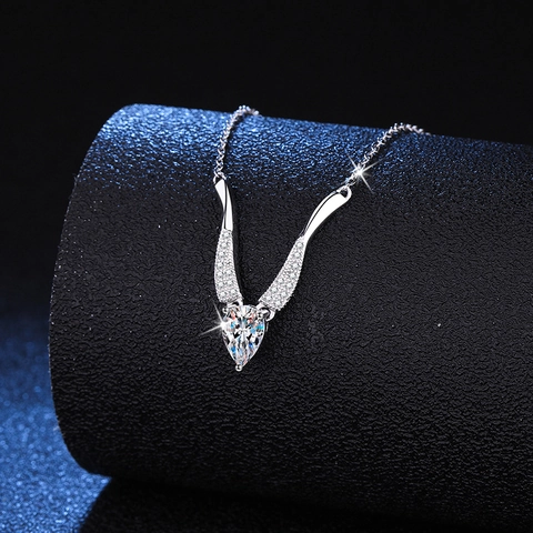 S925 Sterling Silver Moissanite Necklace D Color Pear Cut Teardrop Mobius Pendant V Shape Setting Jewelry For Women Gift