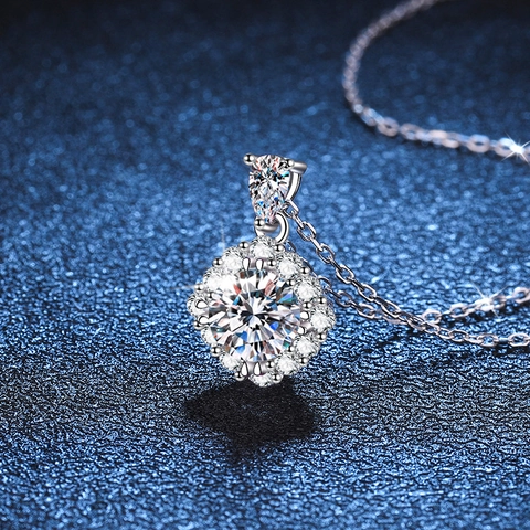 Luxury S925 Sterling Silver One Carat Moissanite Pendant Necklace Square Halo Sparkling Fine Jewelry Gift For Women