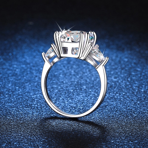 Luxury S925 Sterling Silver 5 Carat Moissanite Ring For Women D Color Round Cut Moissanite Wedding Engagement Three Stone Ring
