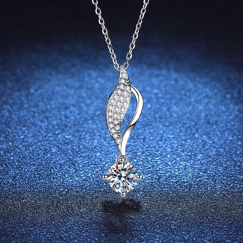 S925 Sterling Silver Moissanite Leaf Pendant Necklace For Women Elegant 1 Carat Moissanite Cross Chain Ins Style Jewelry