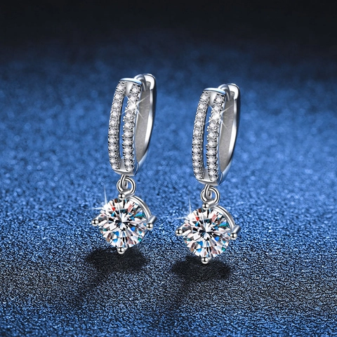 Luxury 925 Sterling Silver Moissanite Stud Earrings Four-Prong Round Cut 1 Carat Moissanite Ear Piercing Jewelry For Women