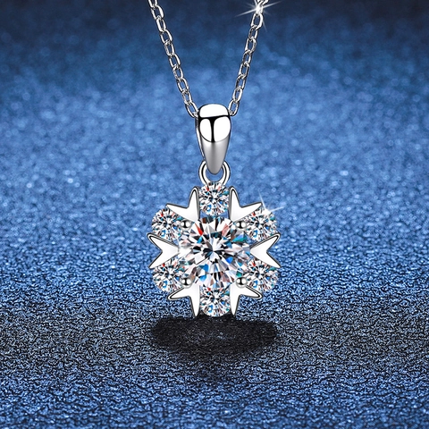 925 Sterling Silver Snowflake Pendant Necklace For Women Romantic 1 Carat Moissanite Zirconia Clavicle Chain Jewelry Gift