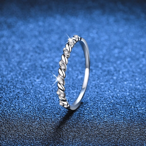 Bague Moissanite en Argent Sterling S925 Design Corde Torsadée Demi Alliance Anneau de Fiançailles Bijoux Pour Femmes