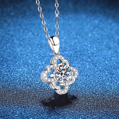 Collana con Ciondolo a Trifoglio in Argento Sterling 925 e Moissanite per Donna Lucida Moissanite Rotonda Intarsiata Gioielli di Lusso