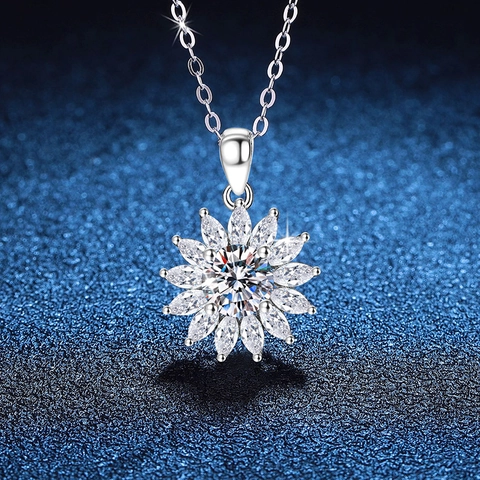 Luxury 925 Sterling Silver Sunflower Pendant Necklace For Women Round Cut Moissanite Sparkling Floral Inlaid Fashion Jewelry Gift