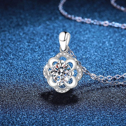 Elegante Collana in Argento Sterling S925 Con Ciondolo Quadrifoglio in Moissanite Semplice Gioielli in Zirconia da 1 Carato per Donna