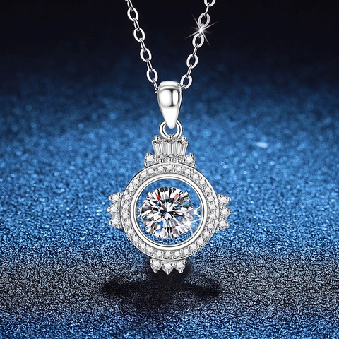 S925 Sterling Silver Dancing Stone Pendant Necklace For Women 1ct Brilliant Moissanite Heart Crown Luxurious Jewelry Gift