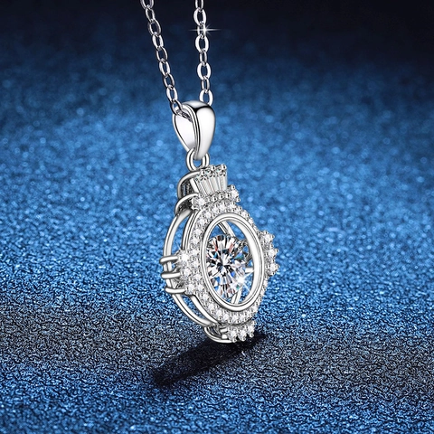 S925 Sterling Silver Dancing Stone Pendant Necklace For Women 1ct Brilliant Moissanite Heart Crown Luxurious Jewelry Gift