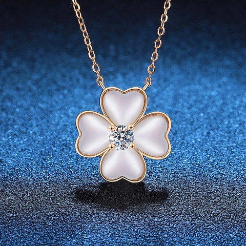 Collana in Argento Sterling 925 con Moissanite Placcata in Oro Champagne Ciondolo a Quadrifoglio in Madreperla Bianca per Donna