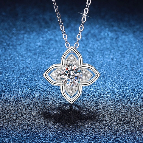 925 Sterlingsilber Moissanit Halskette Elegantes Vierblättriges Kleeblatt Anhänger Rundschliff Edelstein Eingelegt Damen Schmuck