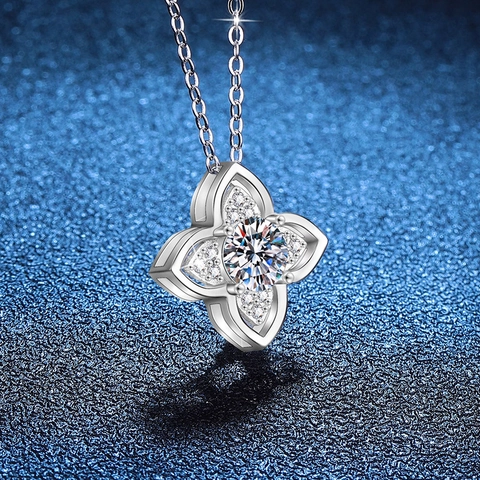 925 Sterlingsilber Moissanit Halskette Elegantes Vierblättriges Kleeblatt Anhänger Rundschliff Edelstein Eingelegt Damen Schmuck