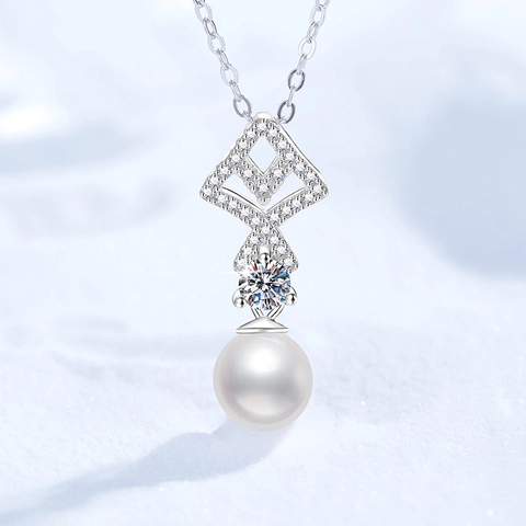 Collana con Pendente in Argento Sterling S925 Perla d'Acqua Dolce Moissanite Elegante Design a Coda di Pesce e Ventaglio Gioielli da Donna