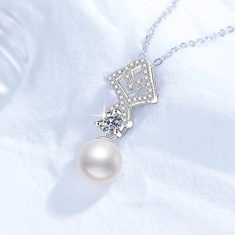 Collana con Pendente in Argento Sterling S925 Perla d'Acqua Dolce Moissanite Elegante Design a Coda di Pesce e Ventaglio Gioielli da Donna