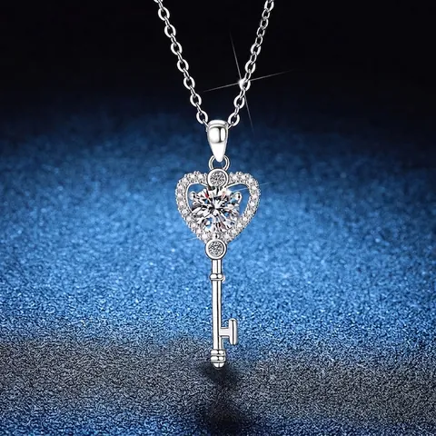 Collana con Pendente a Chiave a Cuore in Argento Sterling S925 Moissanite Lussuosi Strass Intarsiati Gioielli Moda Donna