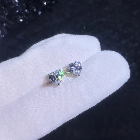 Boucles d'Oreilles Clous en Argent Sterling 925 Forme de Cœur Moissanite Minimaliste Incrusté Bijoux Cadeau pour Femme