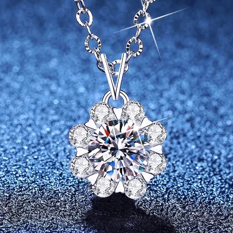 925 Sterling Silver Snowflake Pendant Necklace For Women Elegant Moissanite Zirconia Inlaid Jewelry Clavicle Chain Accessories
