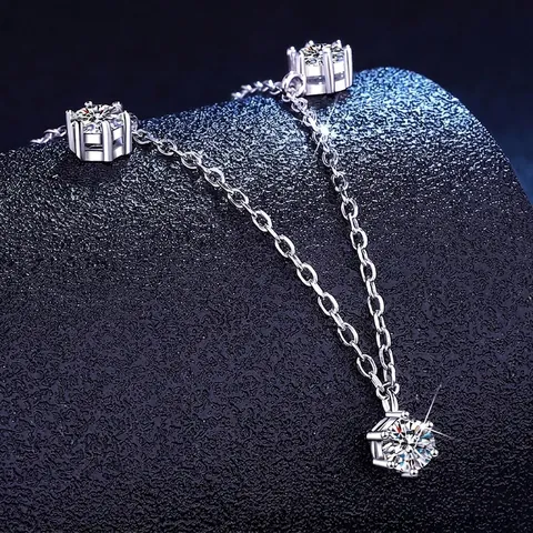 Collier Moissanite en Argent Sterling 925 pour Femmes Élégante Chaîne de Clavicule de Luxe Léger Pendentif Nœud Papillon Pluie de Météores avec Certificat