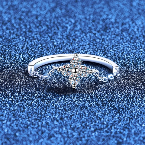 Anillo de Trébol de Cuatro Hojas de Plata de Ley S925 Minimalista para Mujer Moissanita Color D Incrustada Joyería Elegante Regalo