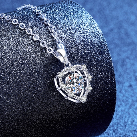 Collana con Pendente a Cuore in Argento Sterling S925 Collana Moissanite Dancing Heart per Donna Gioielli di Lusso in Argento Regalo